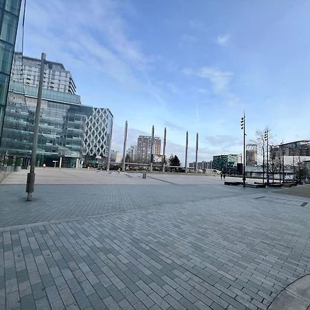 Spacious 2 Bedroom Flat Stunning Waterside View Manchester Buitenkant foto