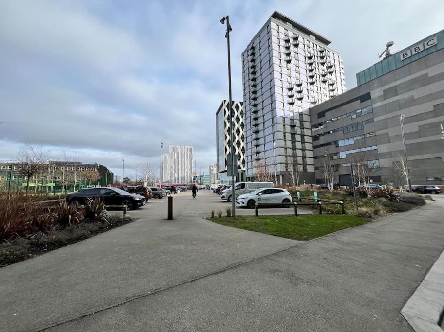 Spacious 2 Bedroom Flat Stunning Waterside View Manchester Buitenkant foto