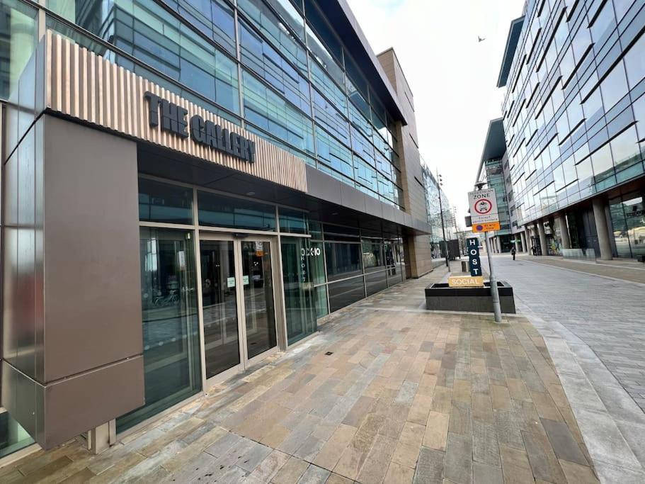 Spacious 2 Bedroom Flat Stunning Waterside View Manchester Buitenkant foto