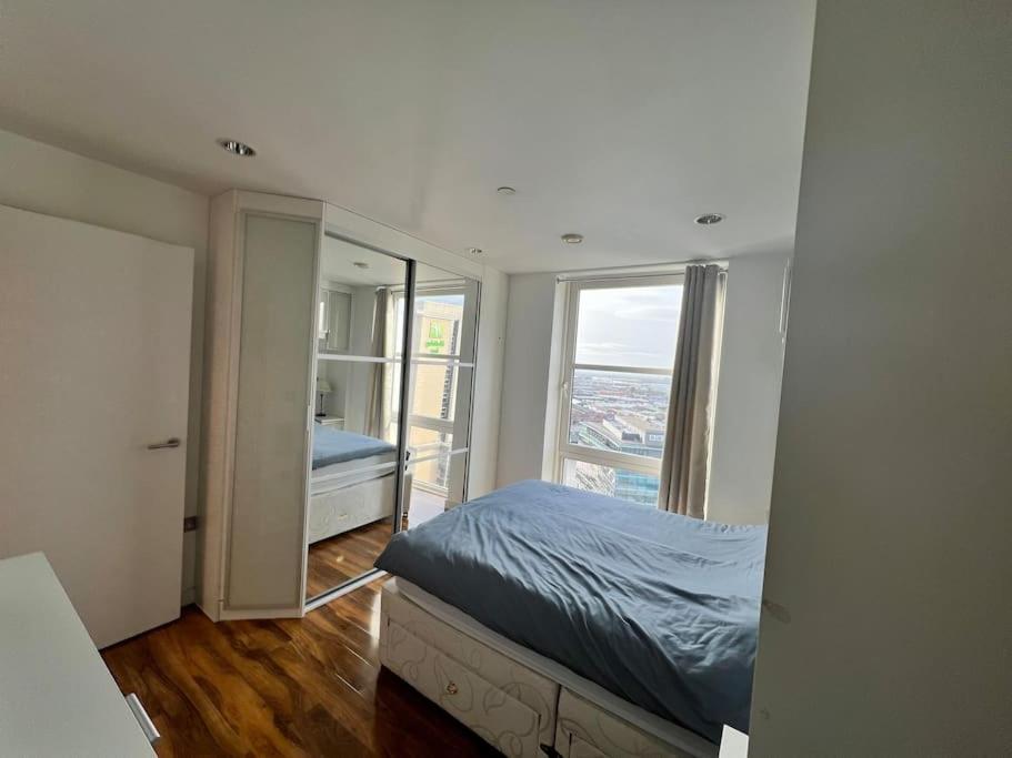 Spacious 2 Bedroom Flat Stunning Waterside View Manchester Buitenkant foto