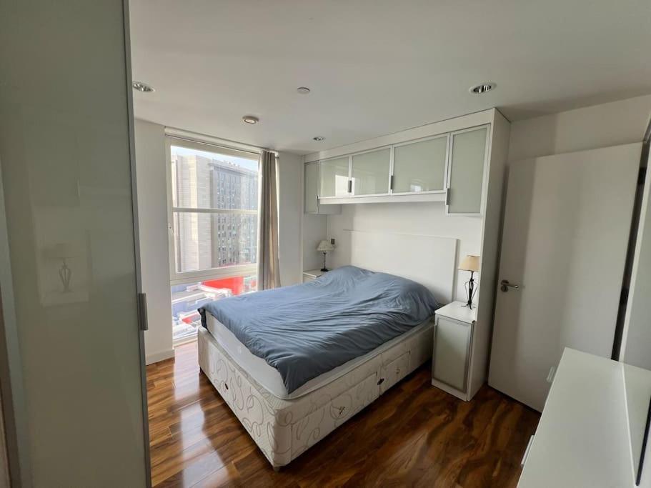 Spacious 2 Bedroom Flat Stunning Waterside View Manchester Buitenkant foto