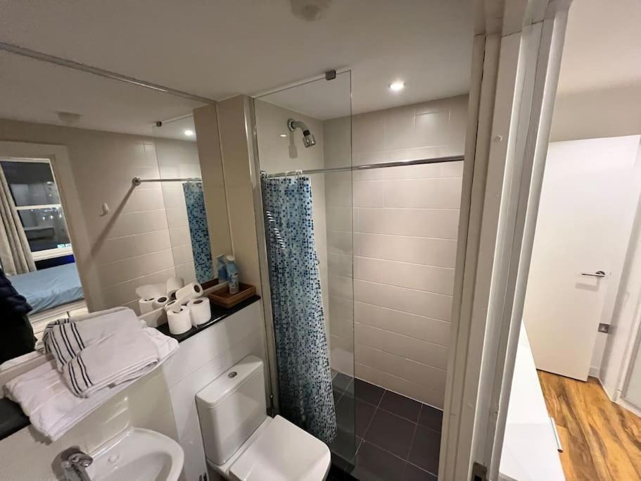 Spacious 2 Bedroom Flat Stunning Waterside View Manchester Buitenkant foto