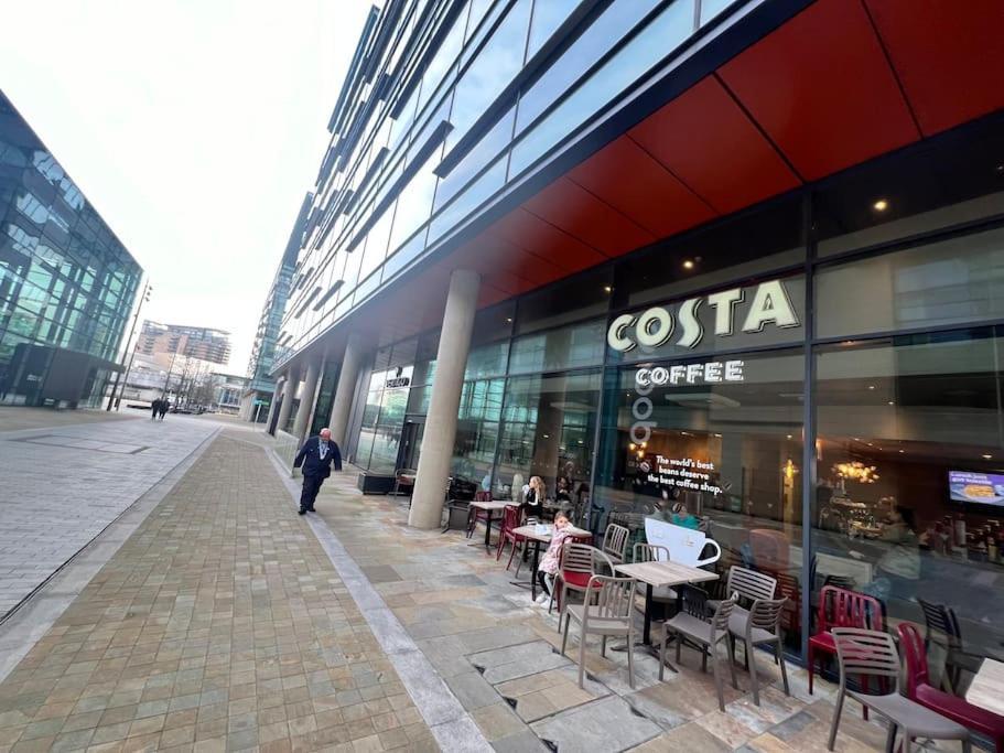 Spacious 2 Bedroom Flat Stunning Waterside View Manchester Buitenkant foto